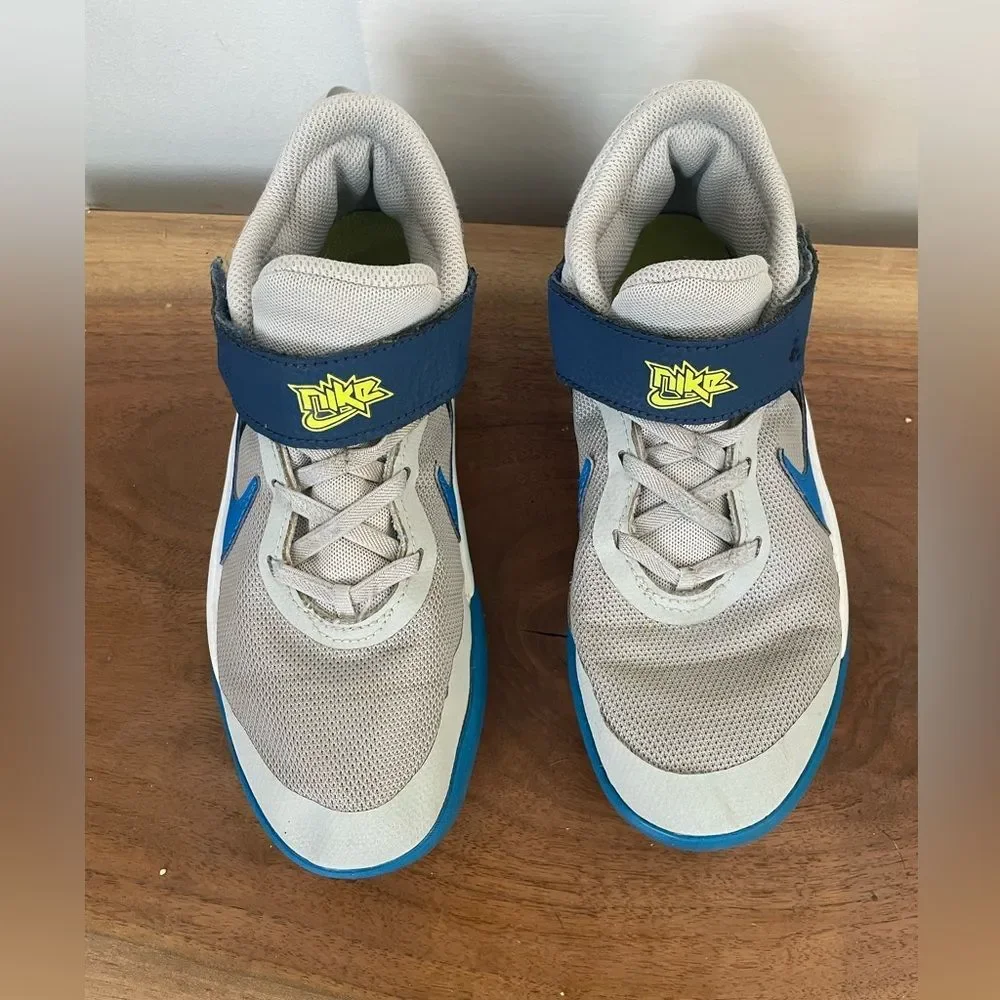 Nike Kid's Tennis Shoes Team Hustle Size 3Y University BLUE GRAY Velcro Sneakers